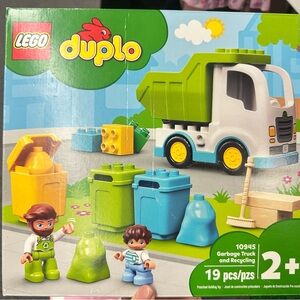Lego Duplo  Garbage Truck and Recycling set.